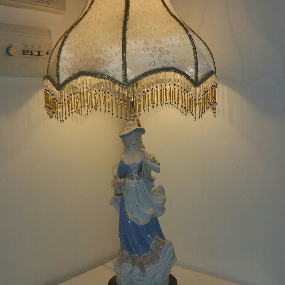 Lamp - Picture 2 of 5